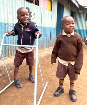 케냐사업장의 중증장애아동 중 7명이 신체기능이 향상되어 학교에 진학하게 되었습니다.