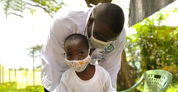 코로나로부터 더욱 소외될 수밖에 없는 장애인과 아동을 보호하기 위해 긴급 지원을 확대해 왔을 뿐만 아니라 자립을 위한 통합 사업을 펼치고 있습니다.