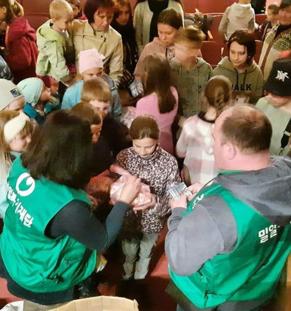 5월부터 우크라이나와 인접 국가인 폴란드 내 5개 지역 약 1,000명을 대상으로 1차 피난민 지원 사업을 실시하고 있습니다.