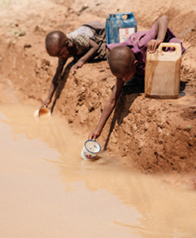 6월 12일 세계 아동노동 반대의 날, 아이들의 행복을 위해 연필을 쥐여주세요.