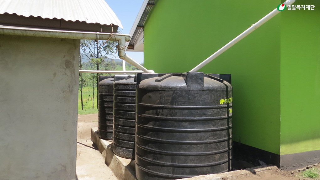 탄자니아 빗물 집수정 물탱크.jpg