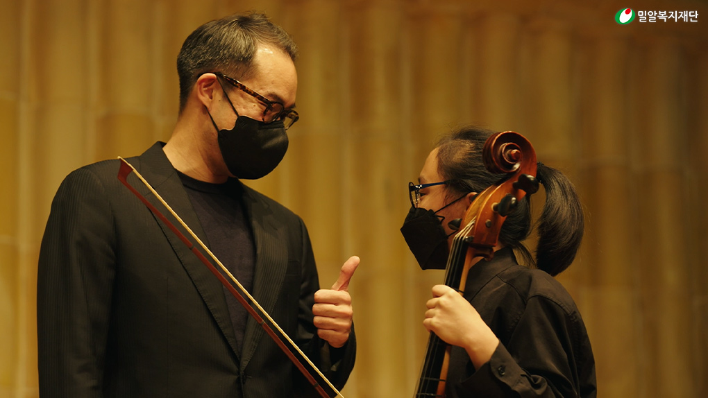 정석준 음악감독과 날개 단원.jpg