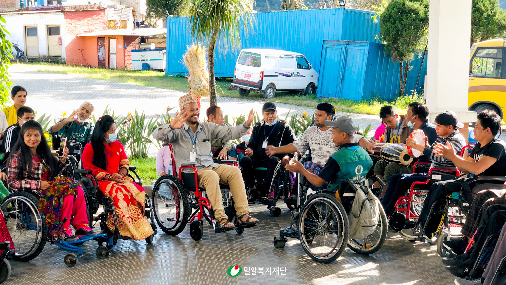 네팔 VOICE 직업훈련센터 장애인 훈련생들.jpg