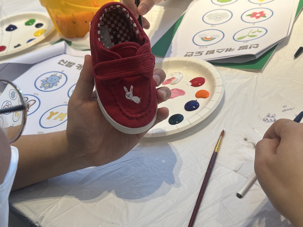 아기사랑 나눔 캠페인_터칭 진행 사진_1.jpg