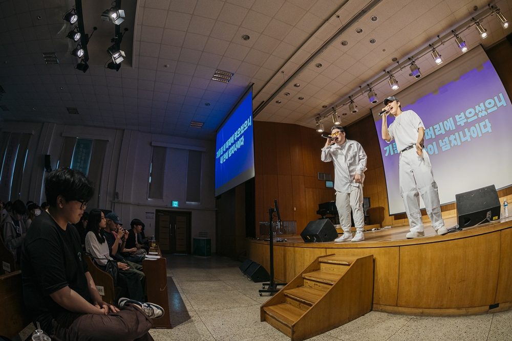 인덕대학교 채플에서 공연 펼치는 하다쉬 뮤직.jpg
