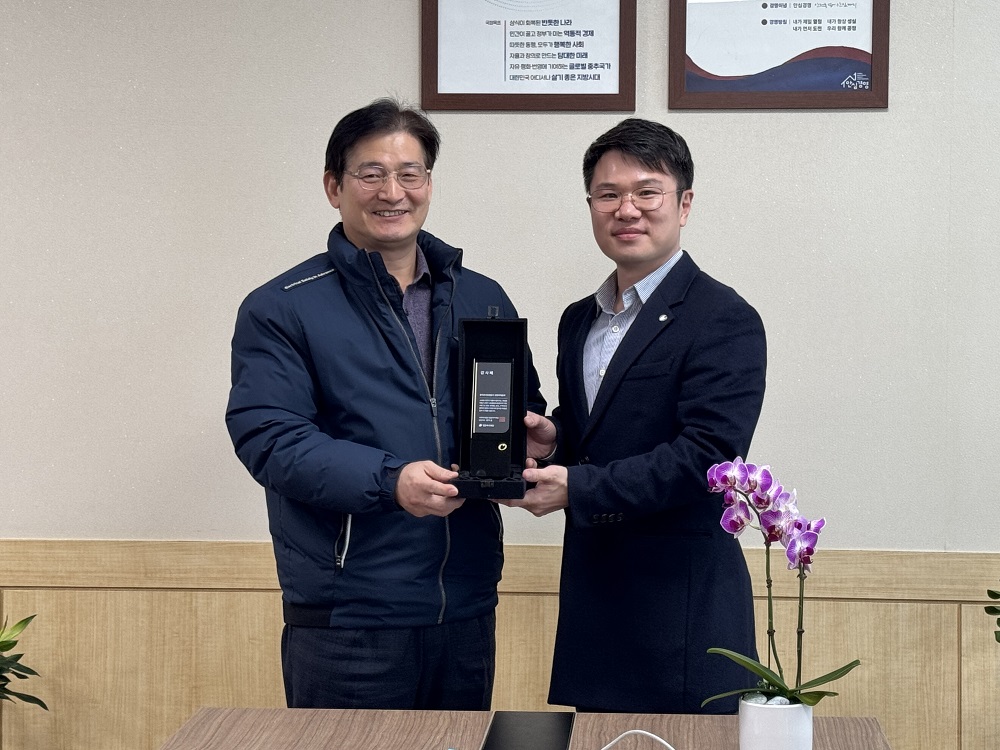 한국전기안전공사 인천지역본부, 연말 취약계층 자립지원을 위한 기부금 전달_2.jpg