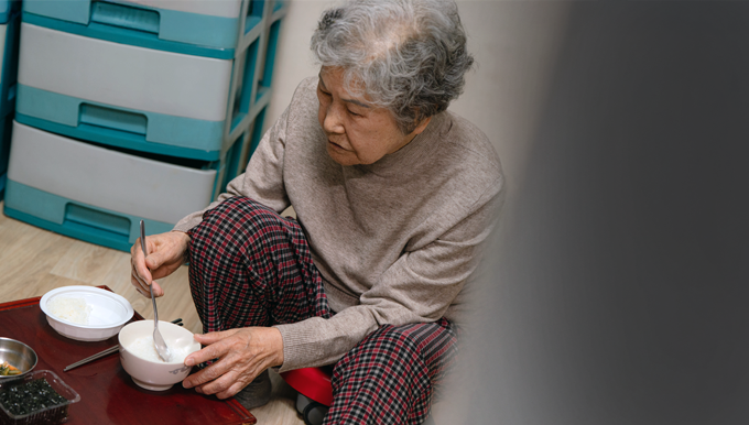 허기와 외로움으로 채우는 한상 3