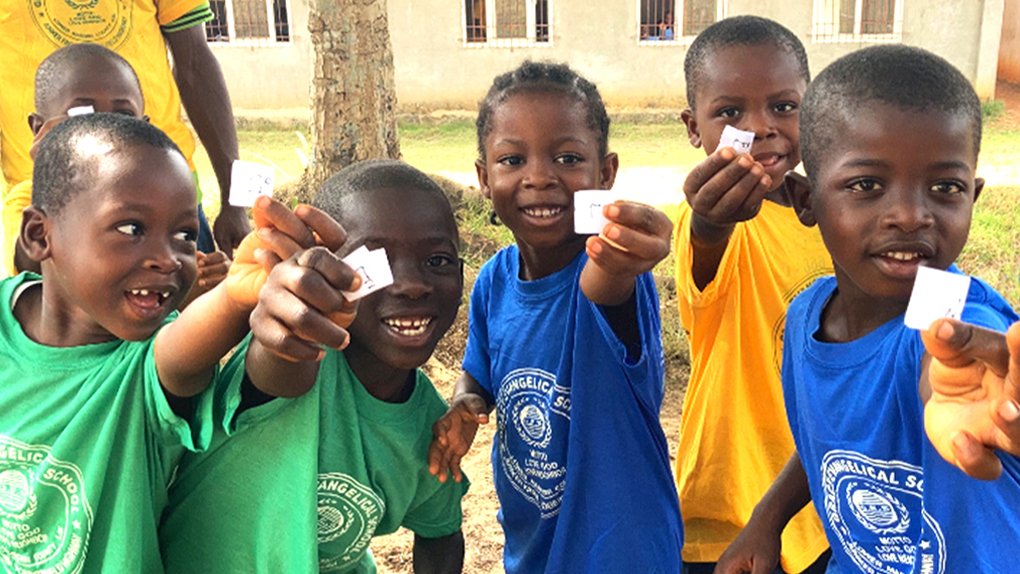 라이베리아 샬롬 학교 체육대회 속 웃음꽃 피는 아이들
